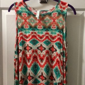 Sleeveless patterned dress with pockets!